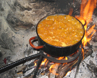 el pote arroz con arveyos terminando de fervotiar: ¡quién lu pudiera saboriar en pleno invierno!