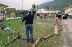 tirando a los bolos en Yanos de Somerón